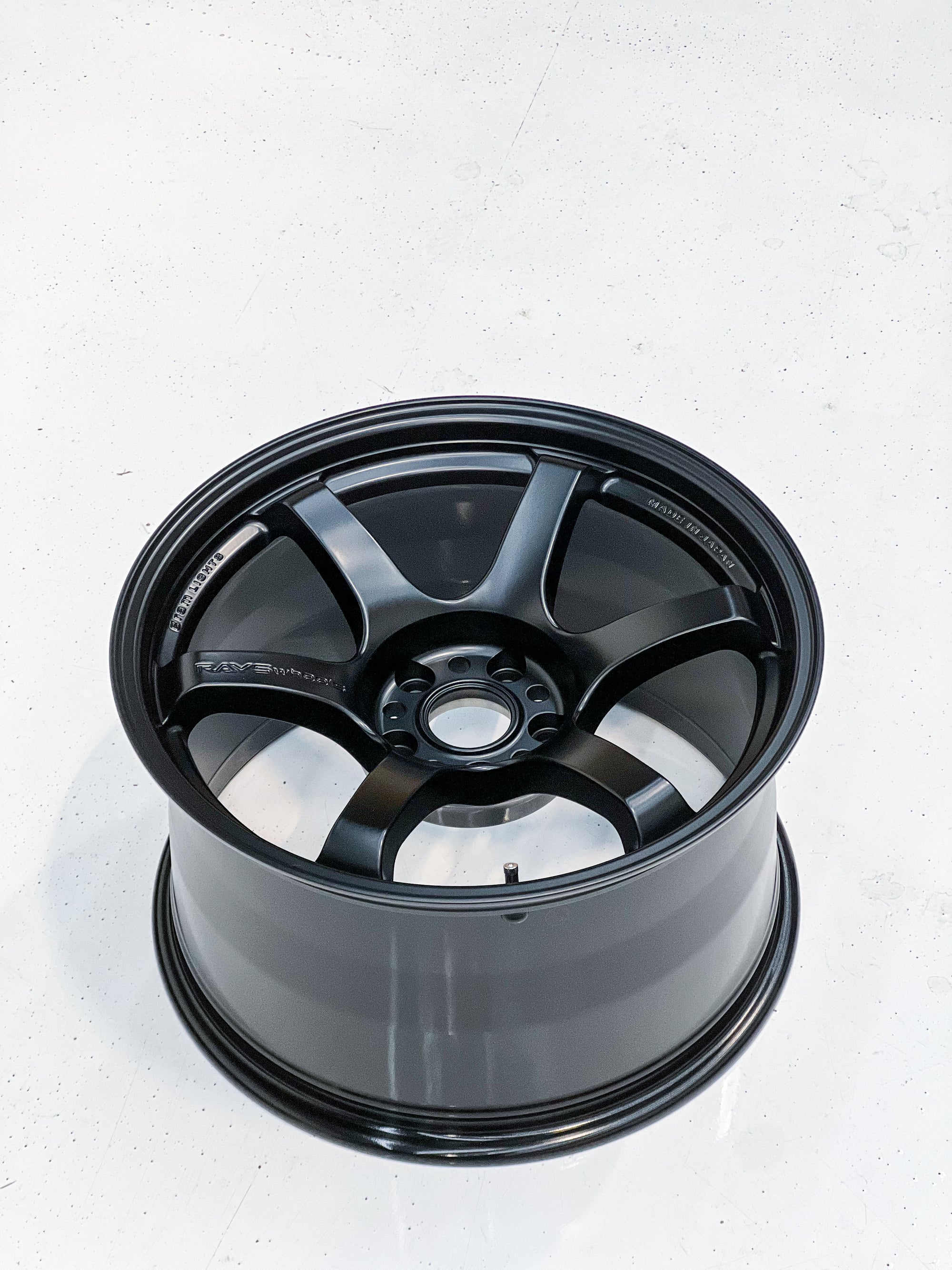 GRAM LIGHTS 57DR 18X10.5 +22 5X114.3 SB