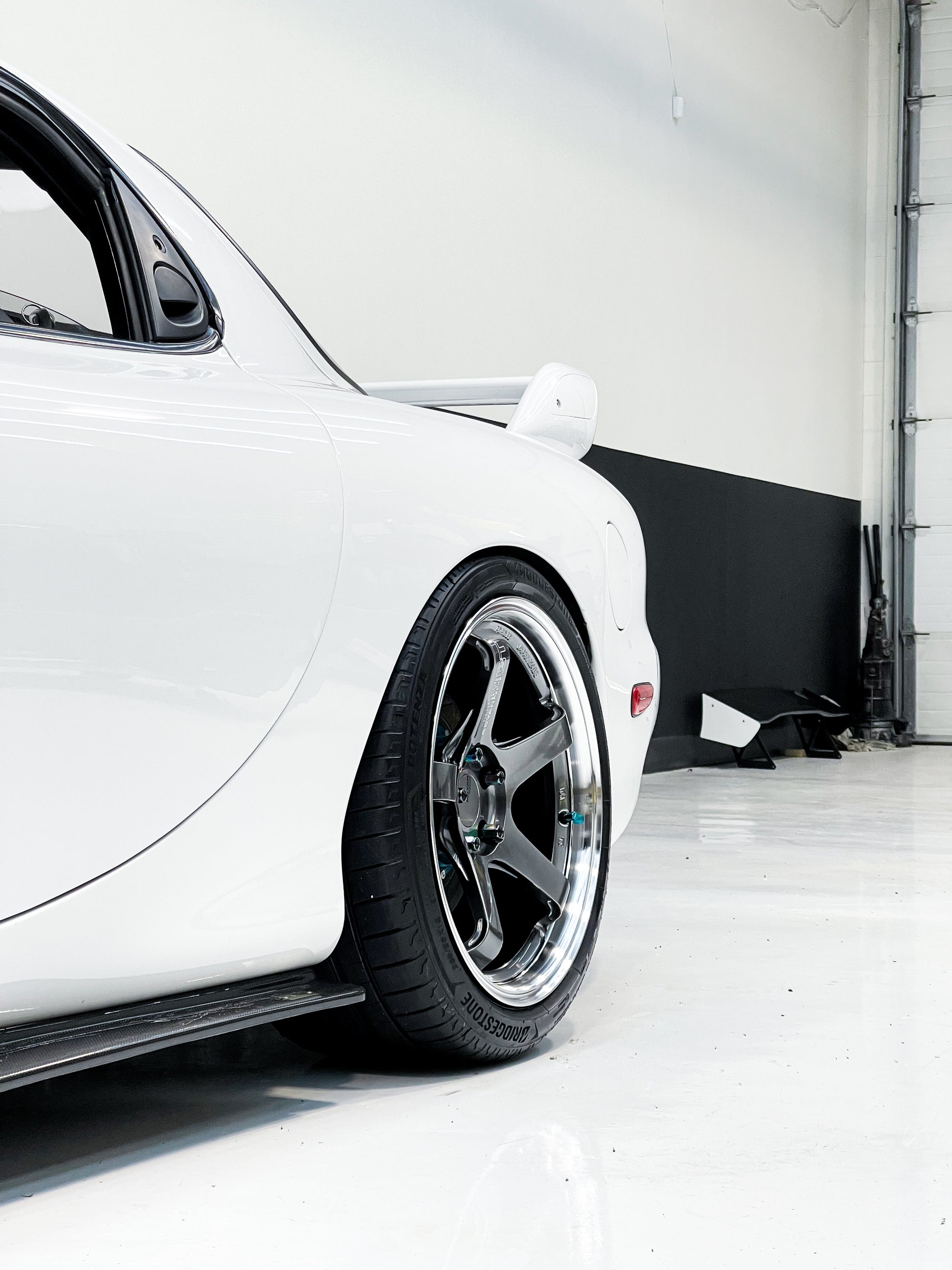 DEMO ADVAN RACING GT BEYOND 18X10 +35 5X114.3 MHB