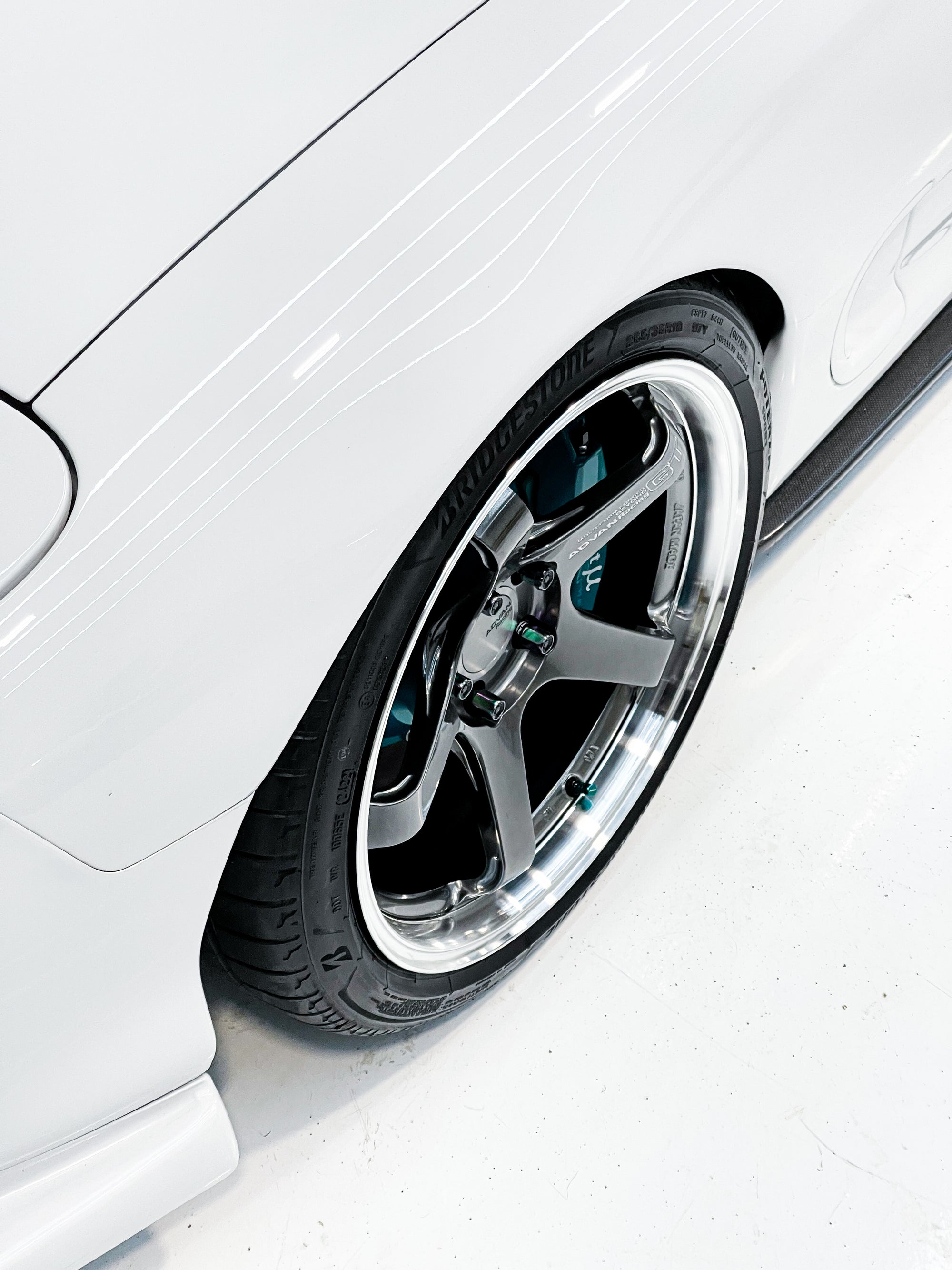 DEMO ADVAN RACING GT BEYOND 18X10 +35 5X114.3 MHB