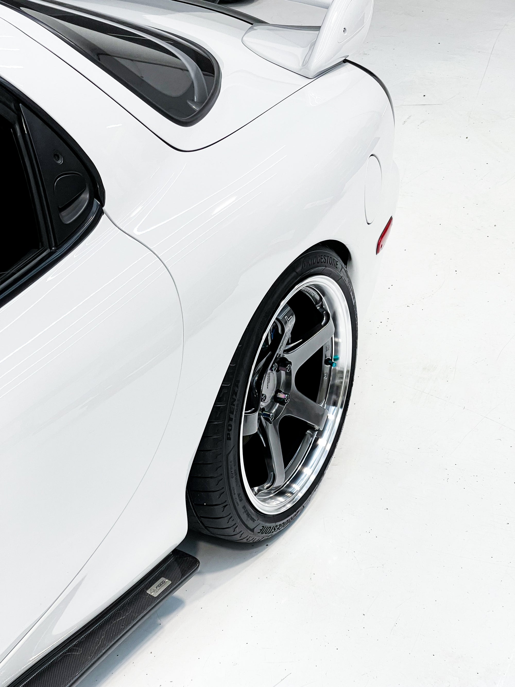 DEMO ADVAN RACING GT BEYOND 18X10 +35 5X114.3 MHB