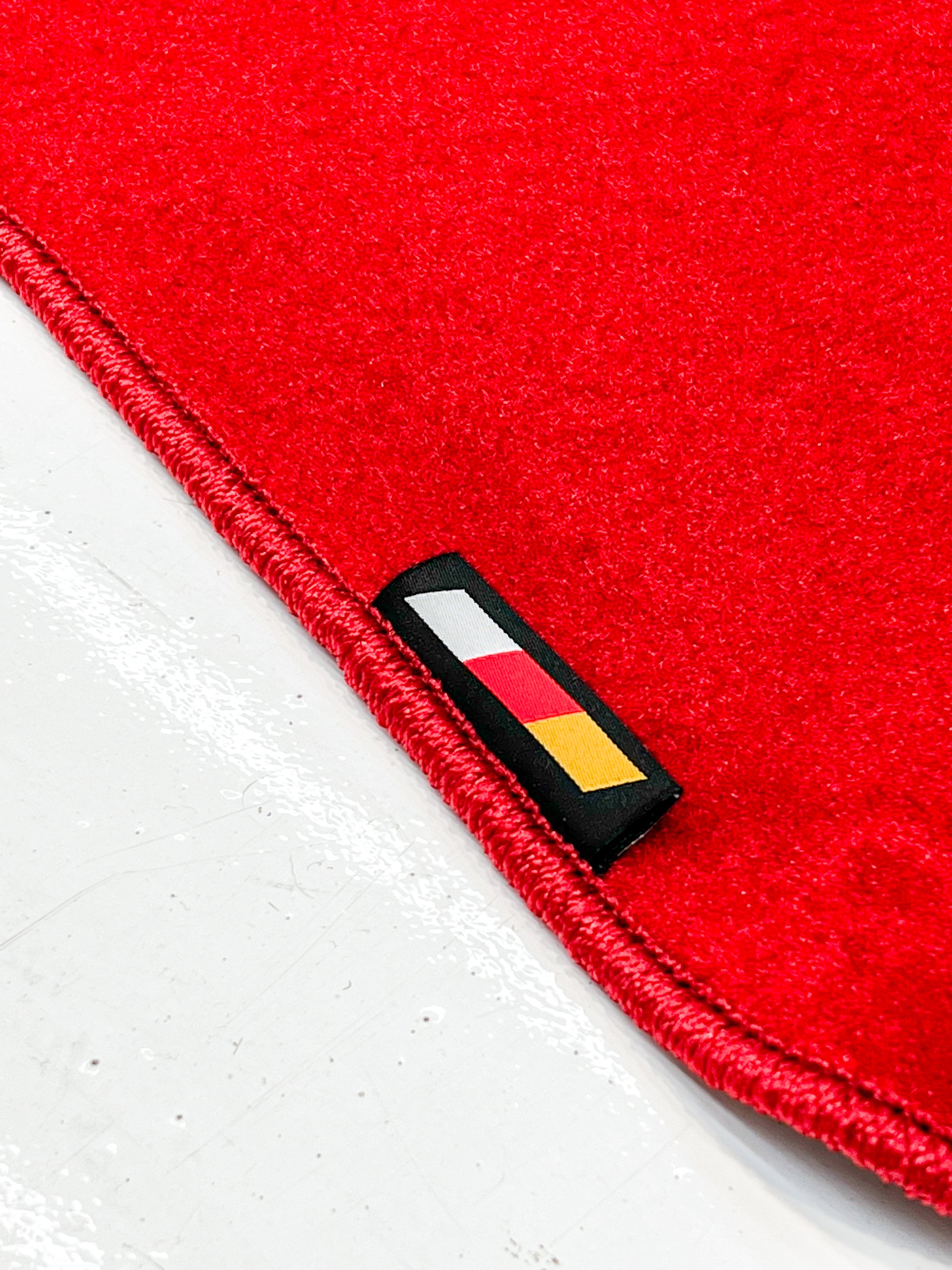 MUGEN RED LUGGAGE MAT