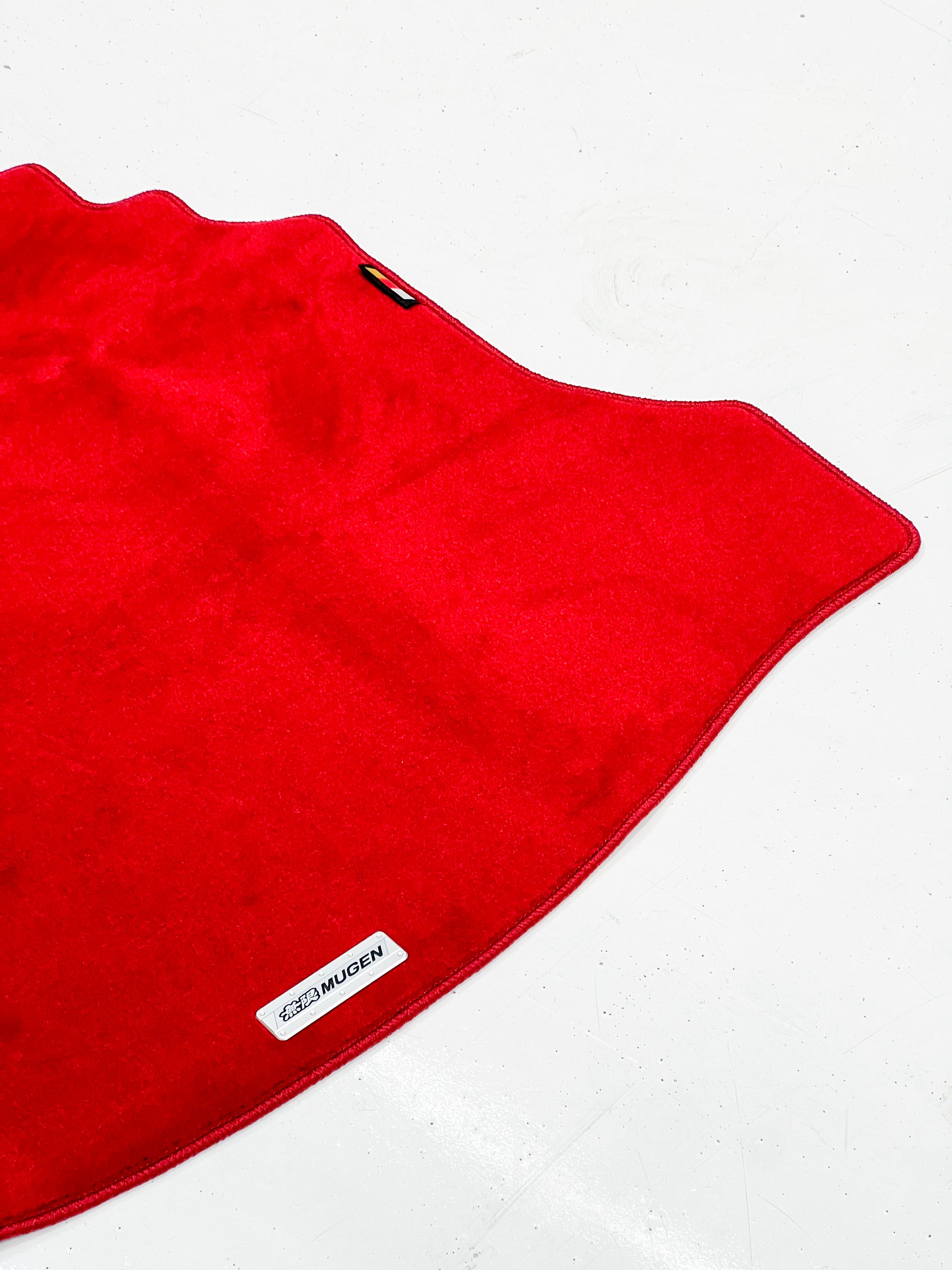 MUGEN RED LUGGAGE MAT