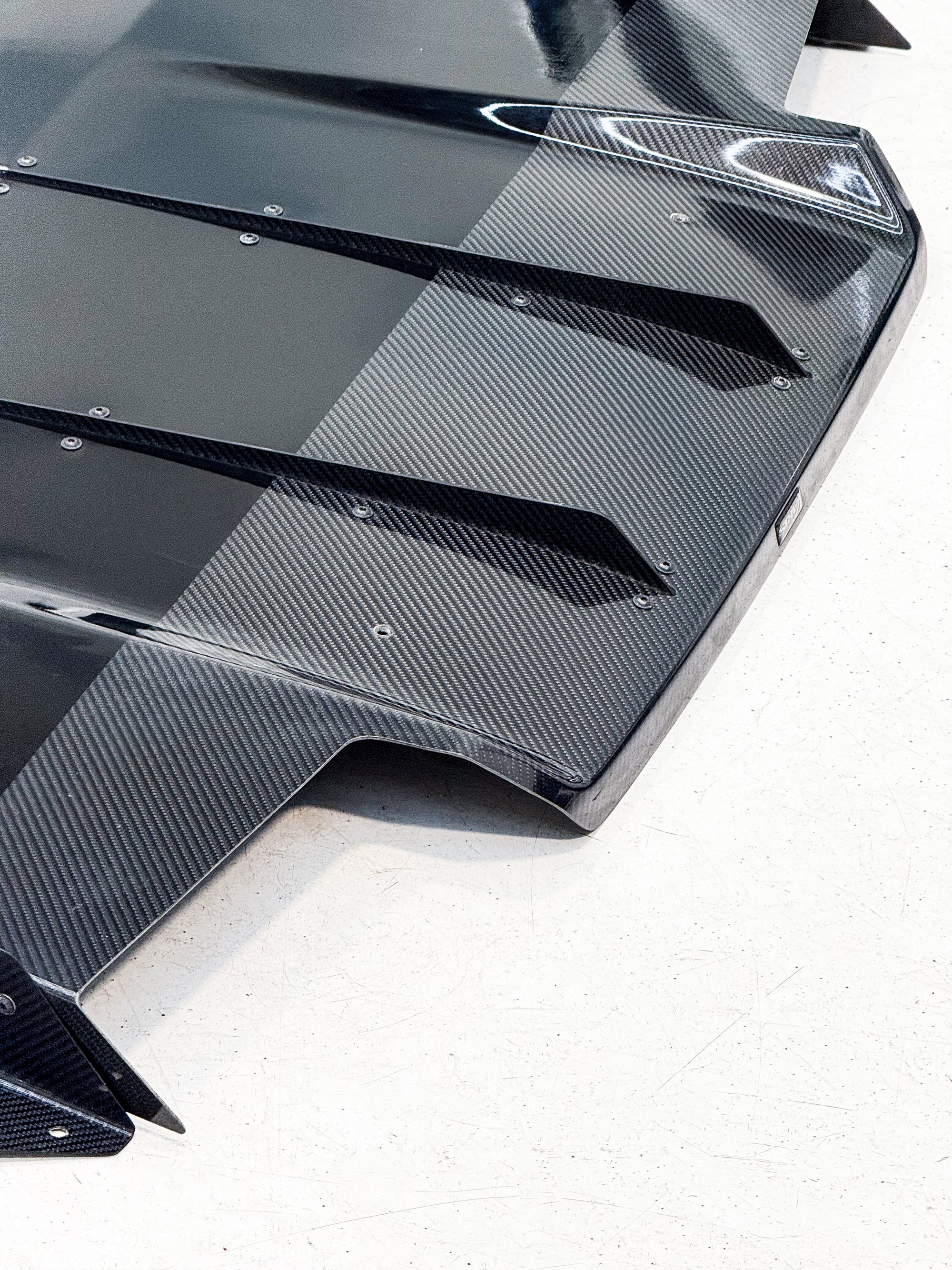 PRE-OWNED VARIS HALF CARBON DIFFUSER SUBARU STI GVB