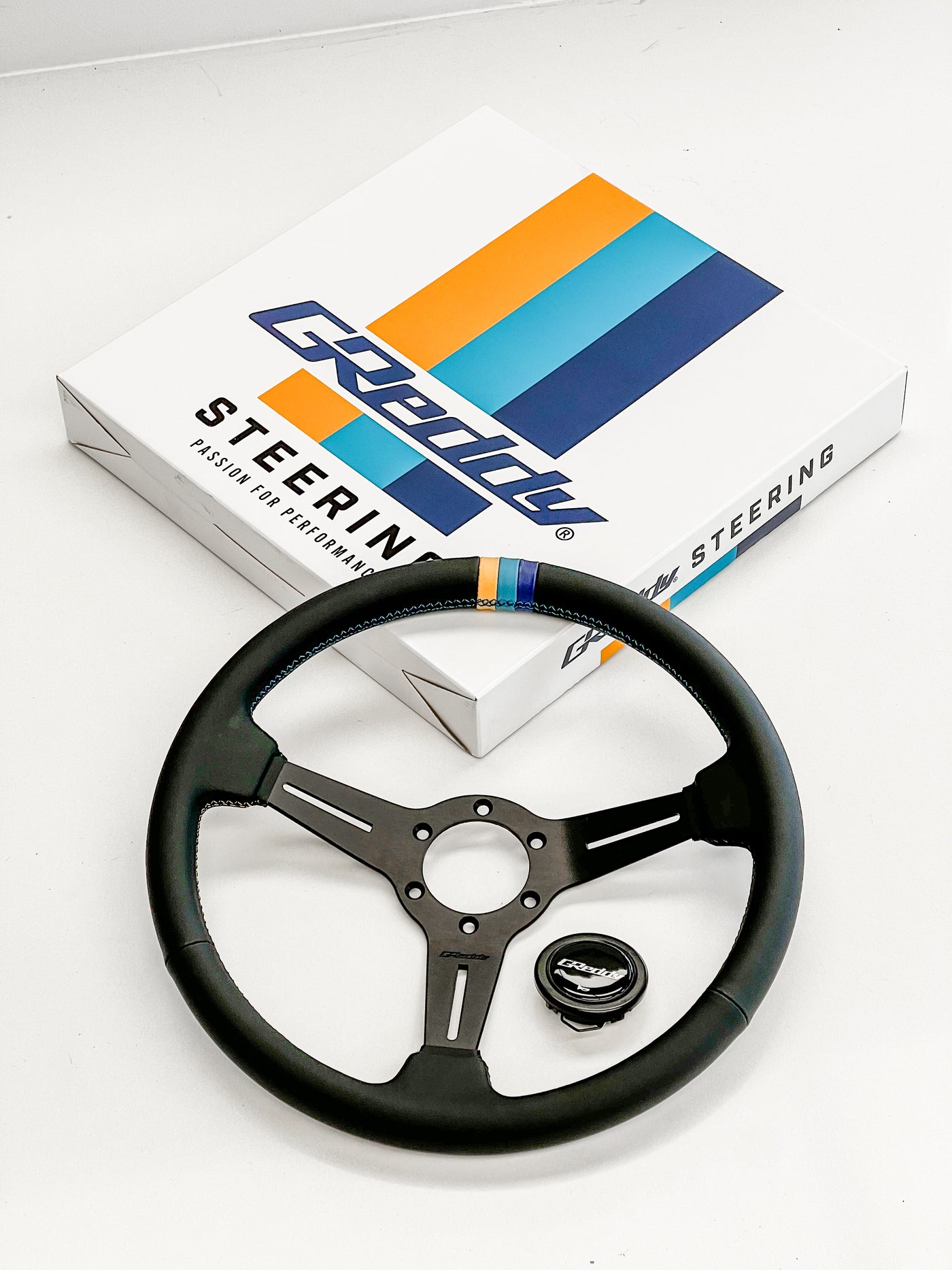 TRUST GREDDY 3-STRIP STEERING WHEEL