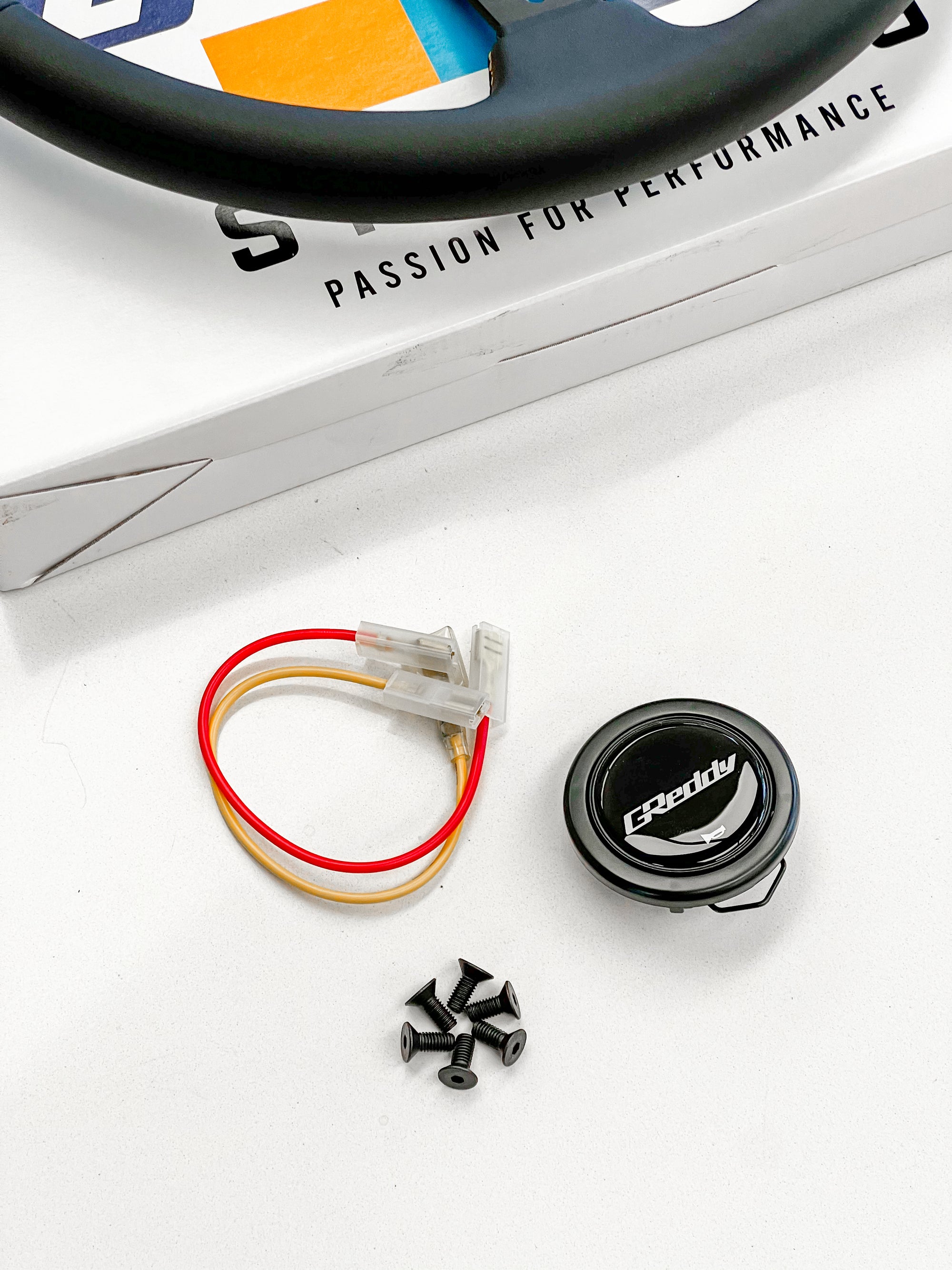 TRUST GREDDY 3-STRIP STEERING WHEEL