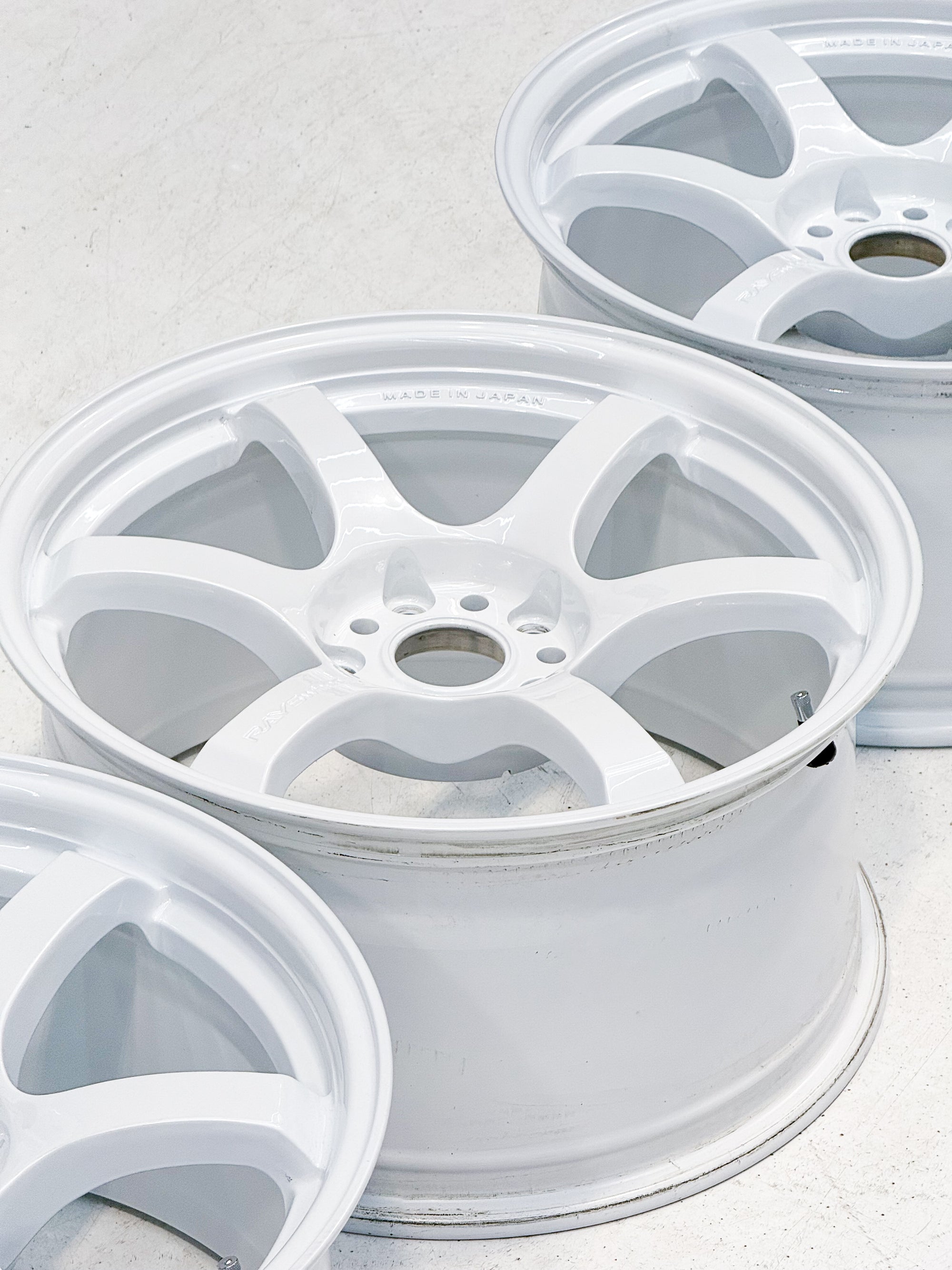 PRE-OWNED GRAM LIGHTS 57DR 18X9.5 +38 5X120 CPP