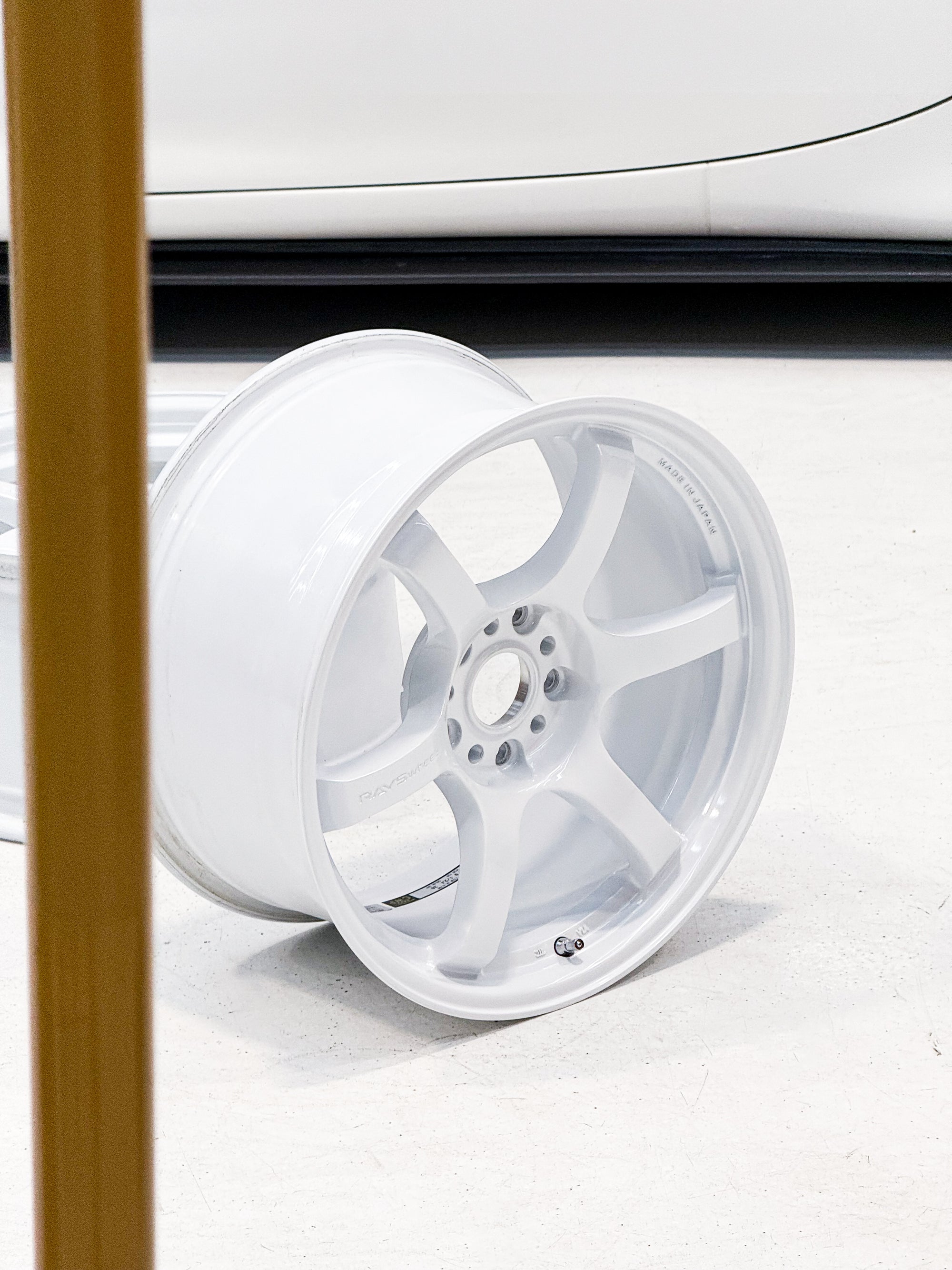 PRE-OWNED GRAM LIGHTS 57DR 18X9.5 +38 5X120 CPP