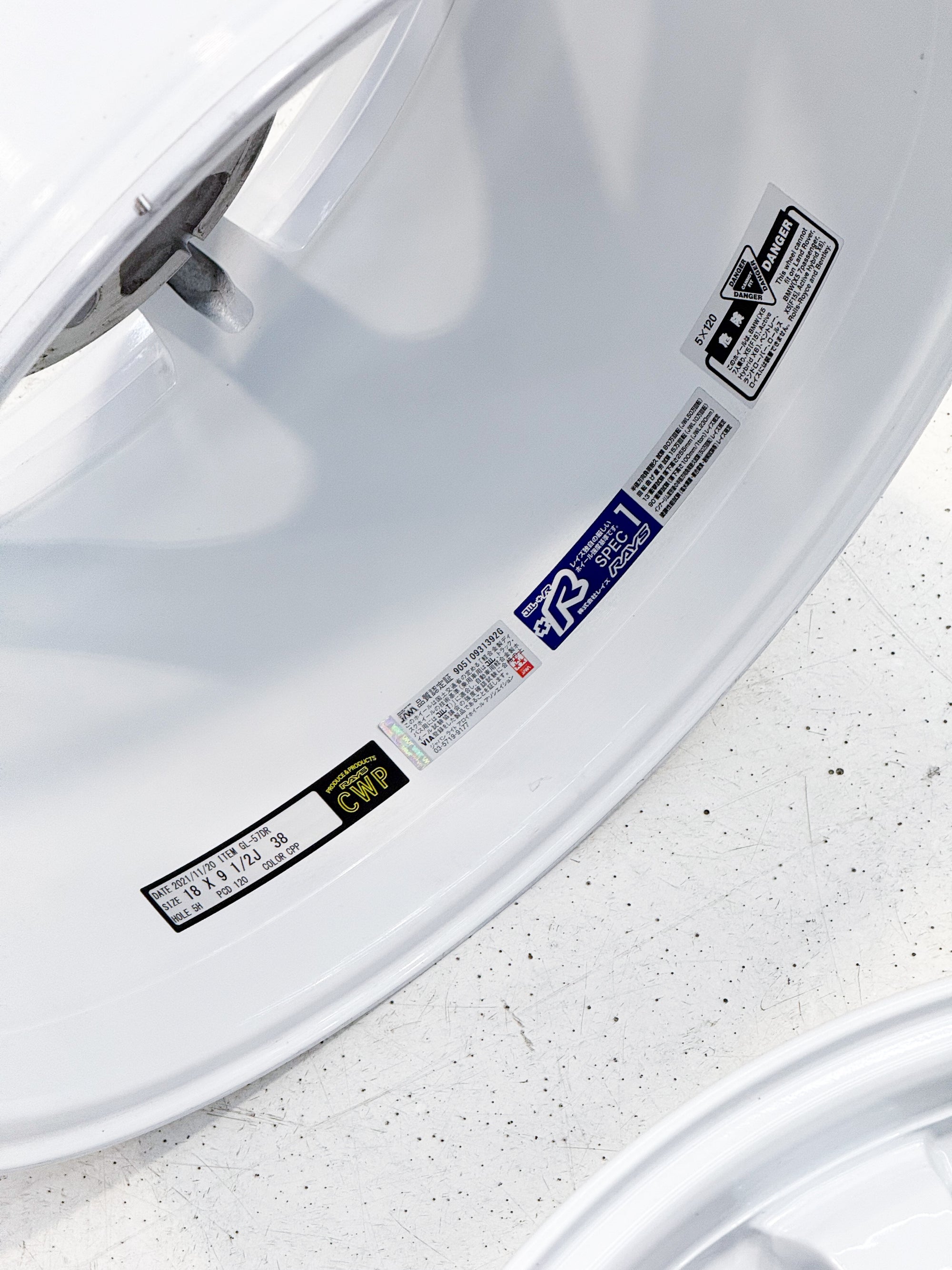 PRE-OWNED GRAM LIGHTS 57DR 18X9.5 +38 5X120 CPP