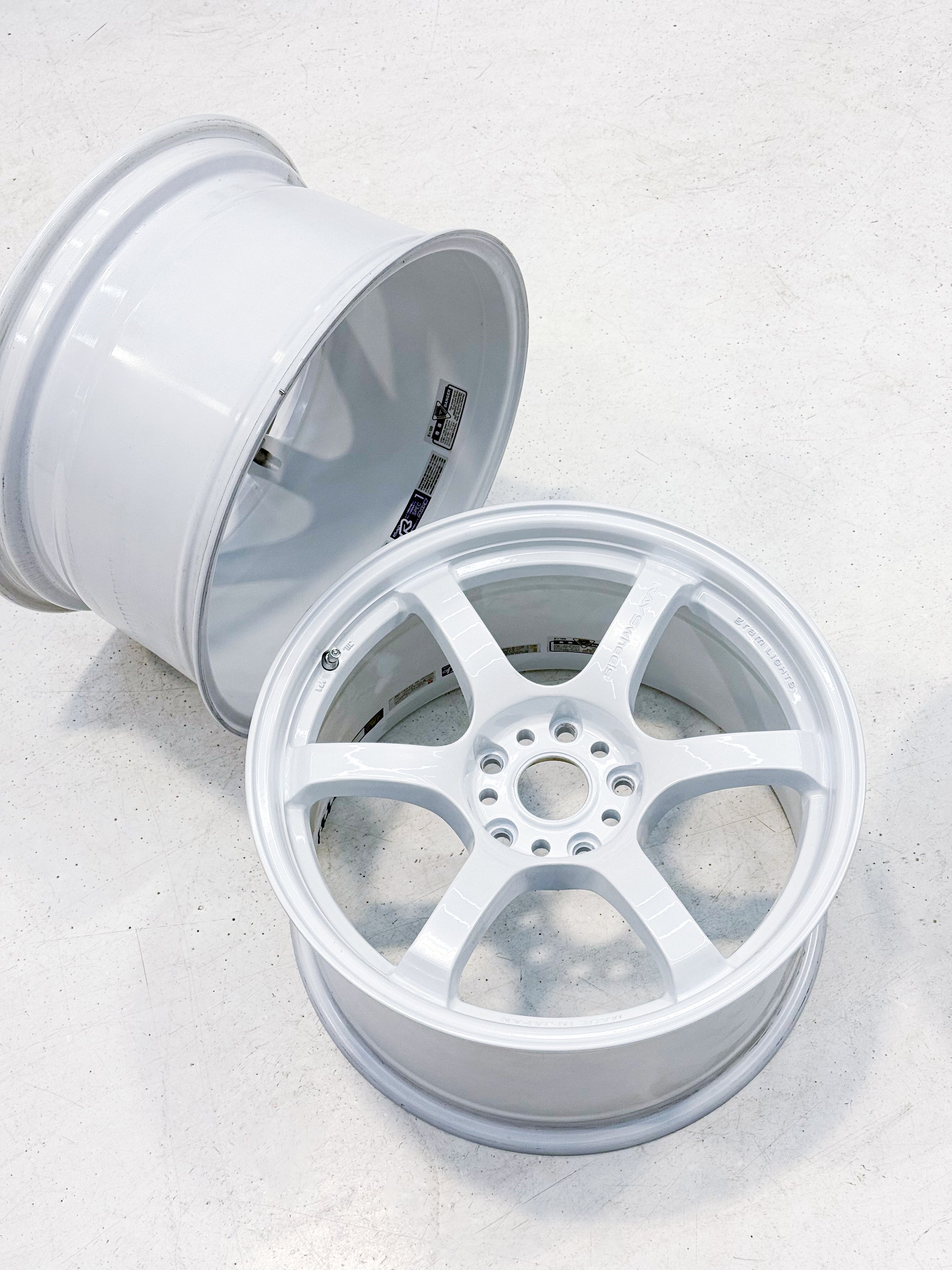 PRE-OWNED GRAM LIGHTS 57DR 18X9.5 +38 5X120 CPP