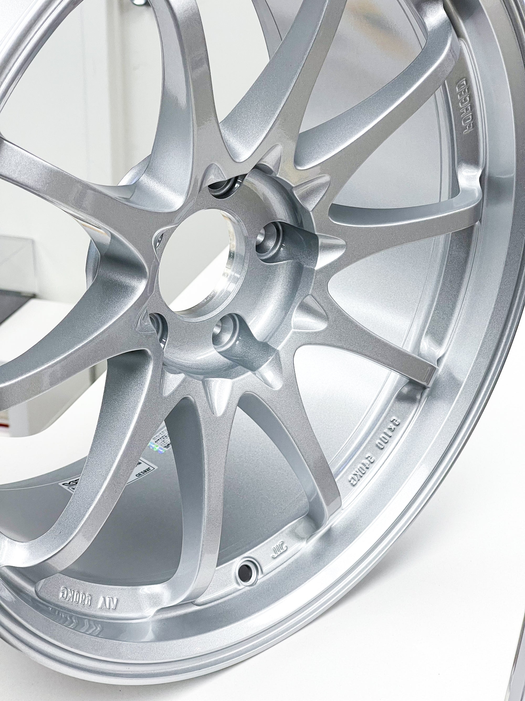 VOLK RACING CE28SL 18X9.5 +35 5X114.3 DS