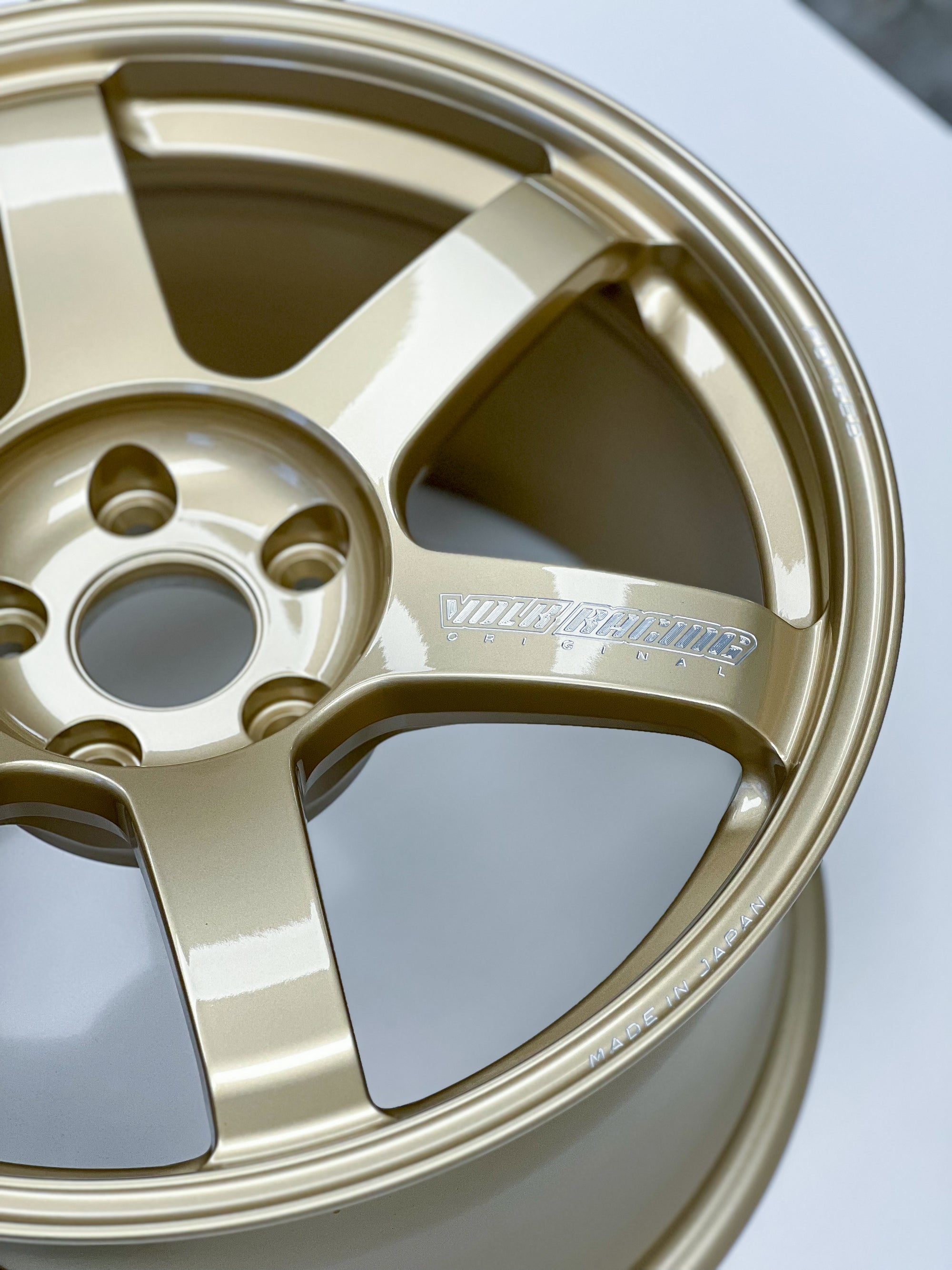 VOLK RACING TE37 SAGA 18X9.5 +38 5X114.3 GO